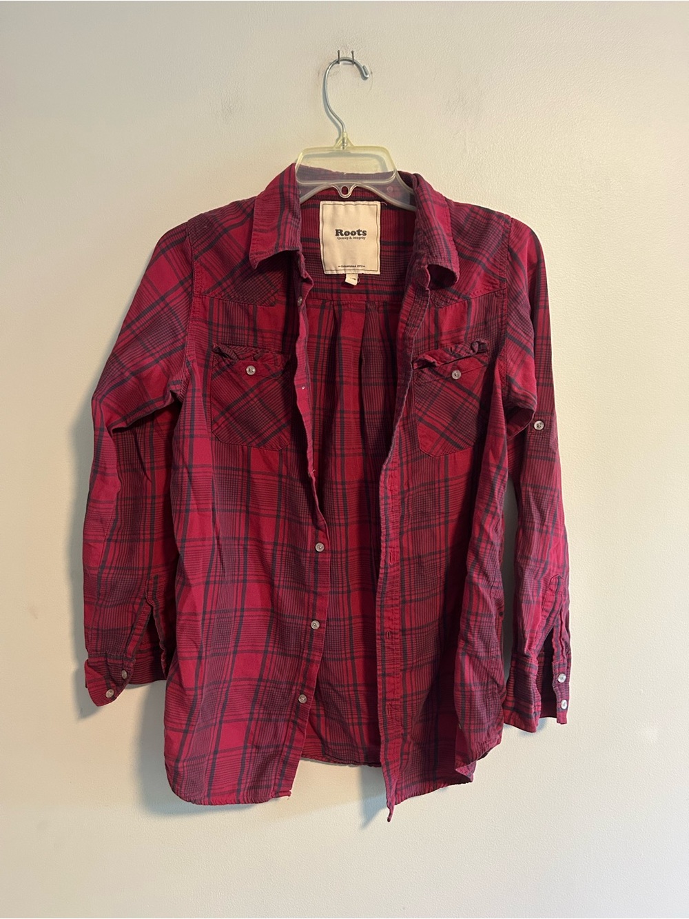 Roots women’s xs red and navy blue plaid button up long sleeve flannel shirt